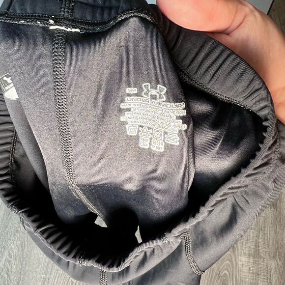 UNDER ARMOUR compression shorts - Picture 2 of 2